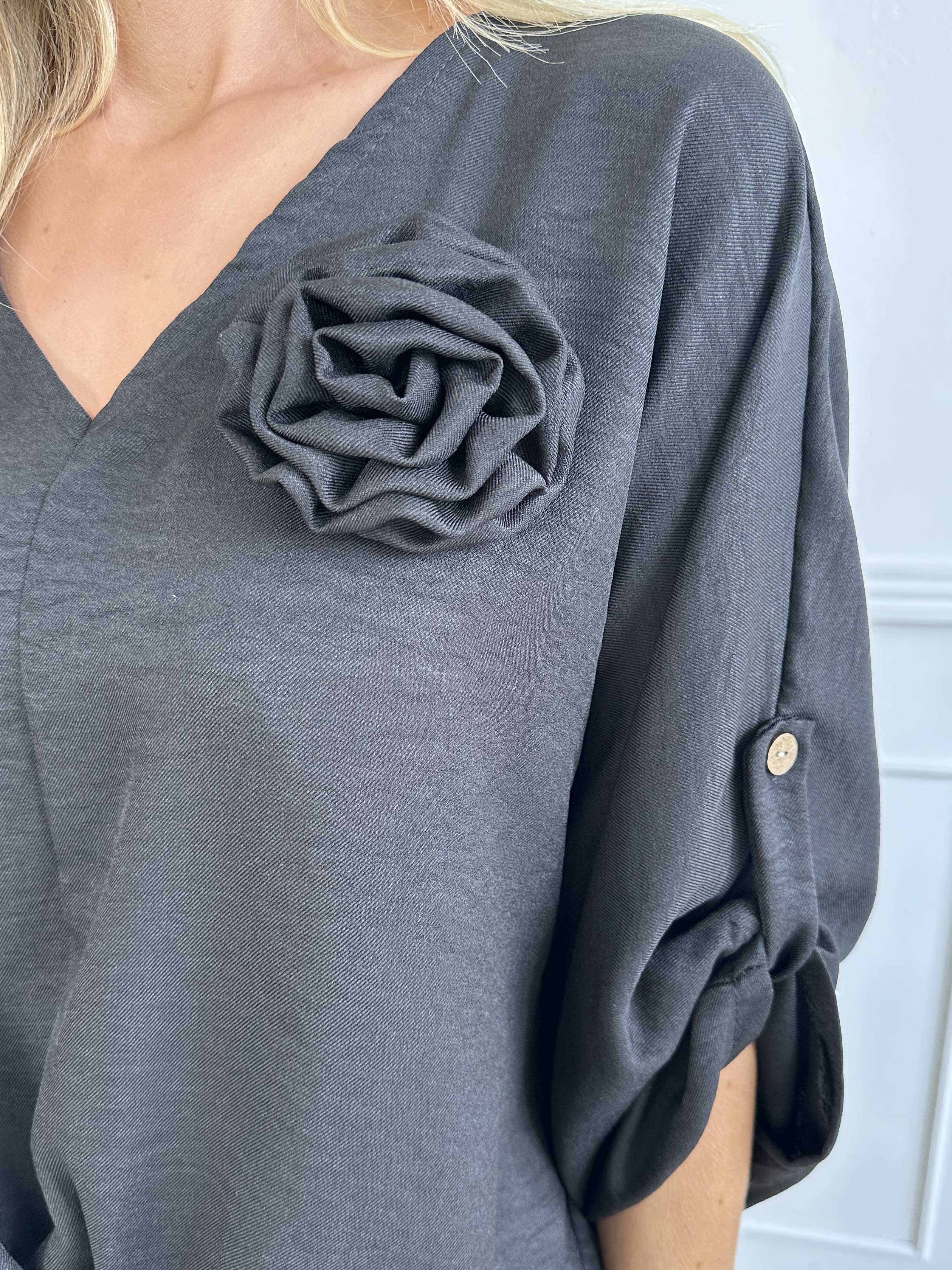 Bella - Sød tunika med knude og aftagelig blomst